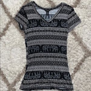 NWOT Medium V-Neck Rue21 Short Sleeve Tee